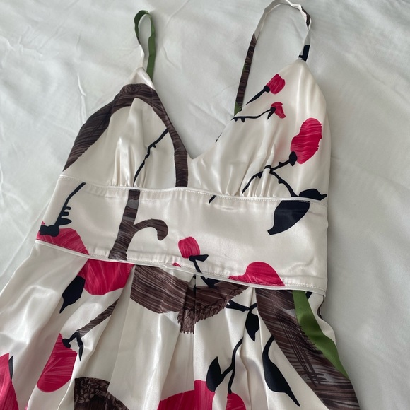 Marciano dress.  Spaghetti traps adjustable, florals with pink , green and brown - Picture 2 of 7